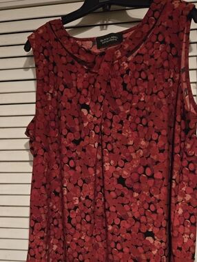 Evan Piccone Back Label Red Printed Sleeveless Top